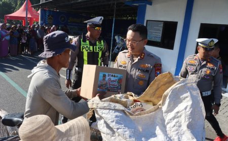 Jumat Berkah, Polres Situbondo Bagikan Sarapan Gratis dan Sembako untuk Masyarakat