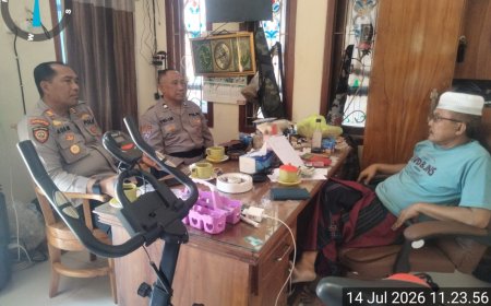 Jalin Silaturahmi Kapolsek Besuki Sambang Tokoh Masyarakat Desa Sumberejo, Perkuat Sinergi Wujudkan Kamtibmas Kondusif.