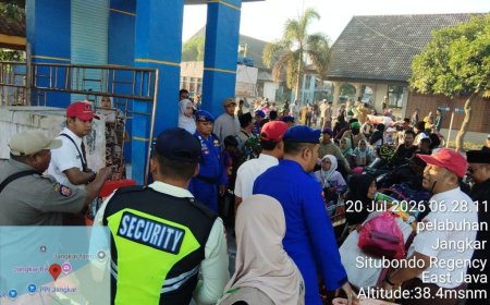 Polairud Polres Situbondo Kawal Kepulangan Ratusan Jamaah Haul Masyayikh ke Pulau Raas