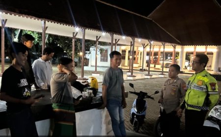 Humanis dan Edukatif, Polsek Besuki Ajak Pemuda Jadi Pelopor Kamtibmas Melalui Patroli Dialogis Malam Hari.