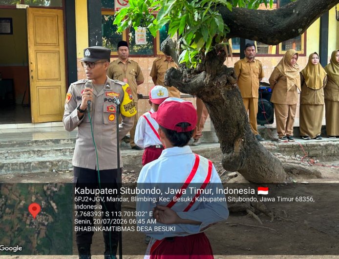 "Bangun Generasi Berkarakter, Bhabinkamtibmas Polsek Besuki Gaungkan Stop Bullying dalam Upacara Bendera di SDN 5 Blimbing".